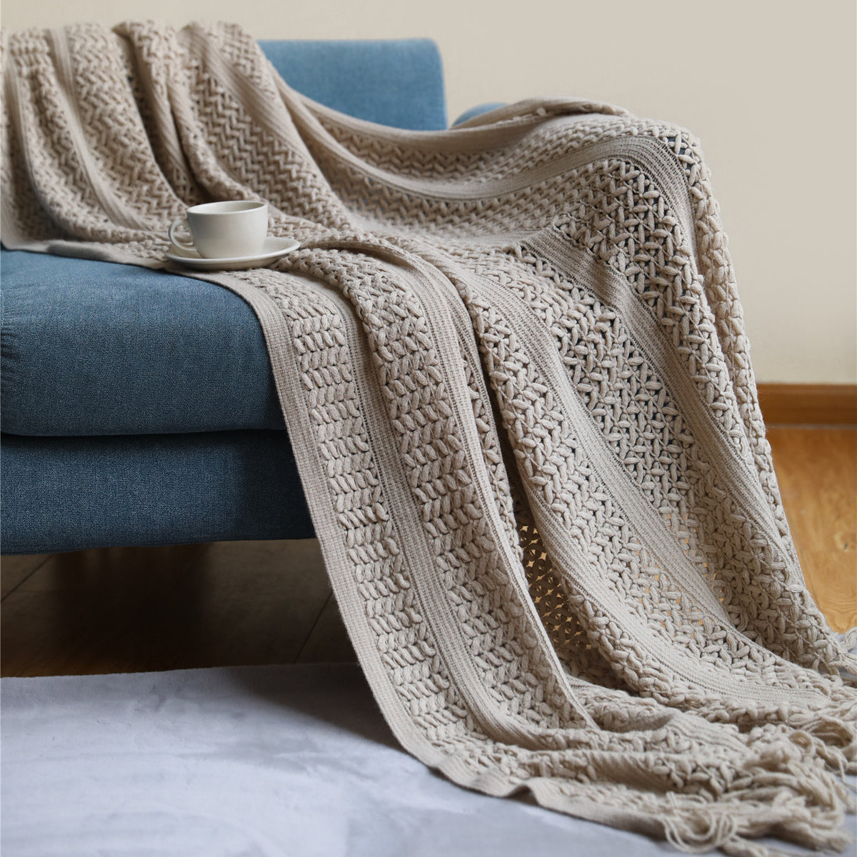 Plaid Nordique Tricoté – Doux & Élégant